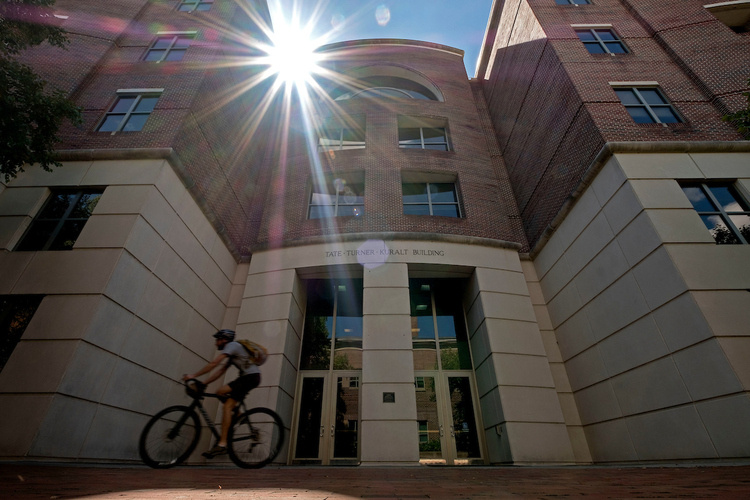 An exterior photo of Tate-Turner Kuralt building on U.N.C. campus.