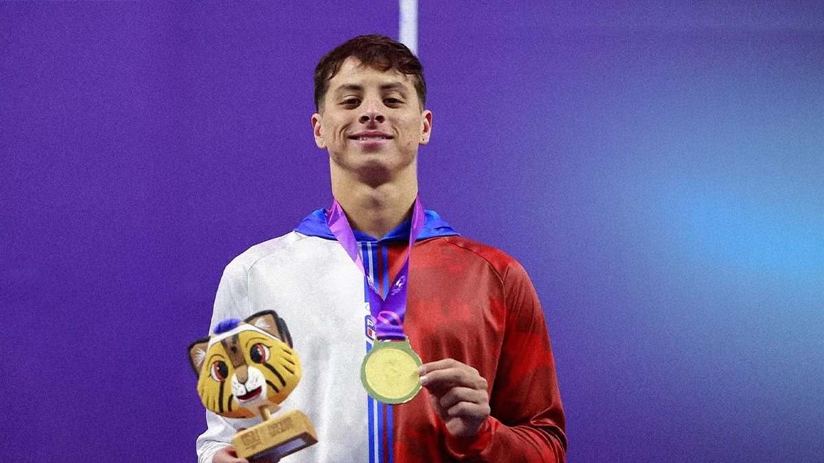 Xavier Ruiz holding medal.